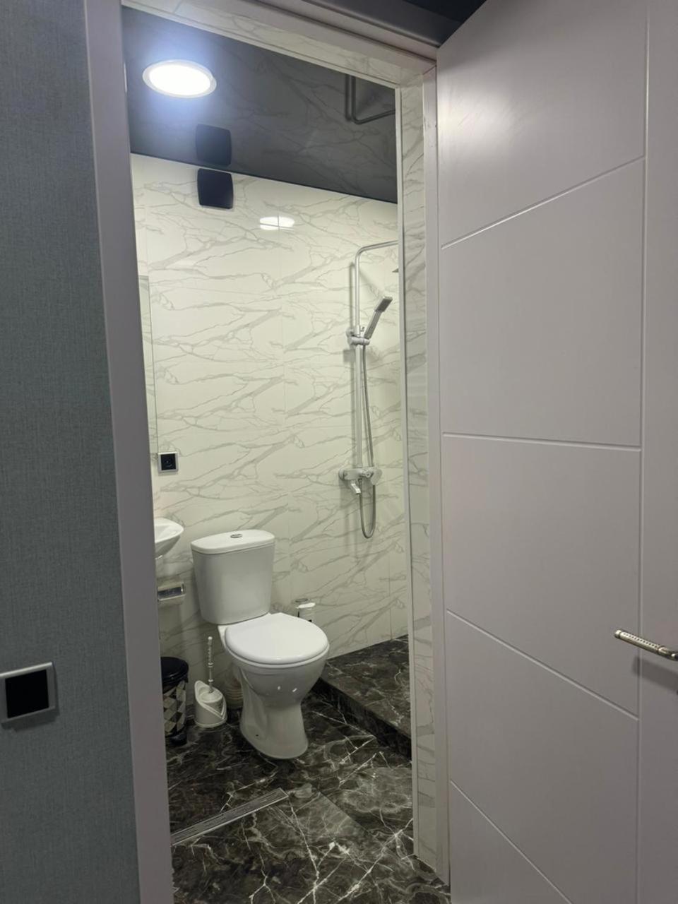 New Apartments In Боржоми Стая снимка